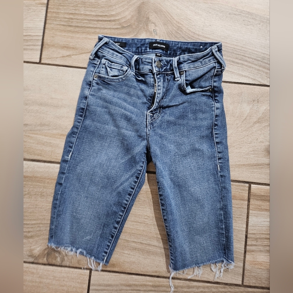 Y2K True Religion Riley Denim Shorts Women 25W Blue Frayed Hem Designer Jean. - Picture 9 of 11